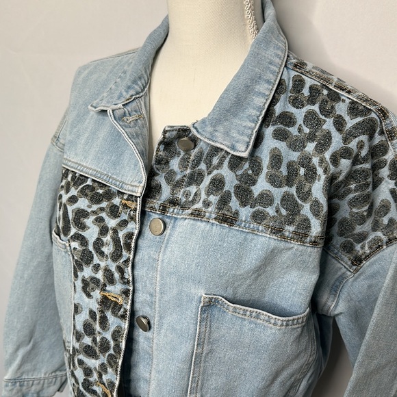 Andree by Unit | Cropped Leopard Jean Jacket, Size S - Picture 2 of 6